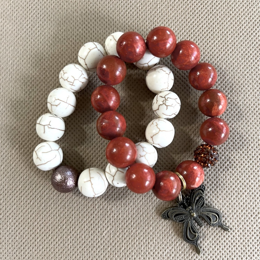 Red jade with dragonfly charm & howlit stone